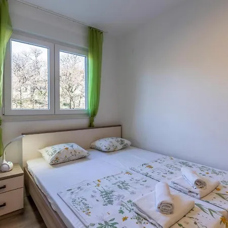 Apartment Gorgeous In With House Sea View