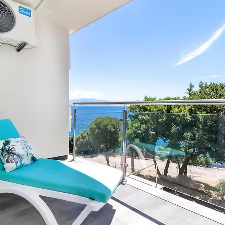 Apartment Gorgeous In With House Sea View